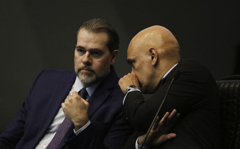 Senadores já falam em impeachment de Toffoli e Moraes