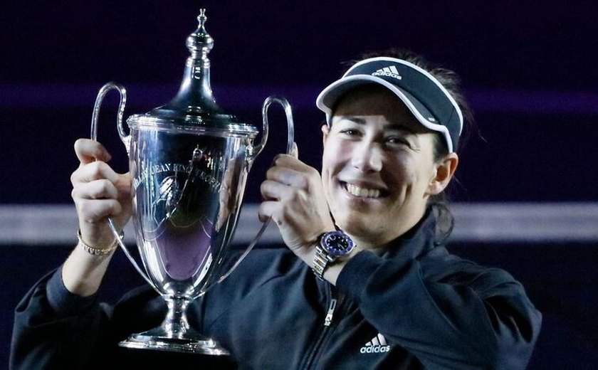 Muguruza vence Kontaveit e conquista WTA Finals pela primeira vez