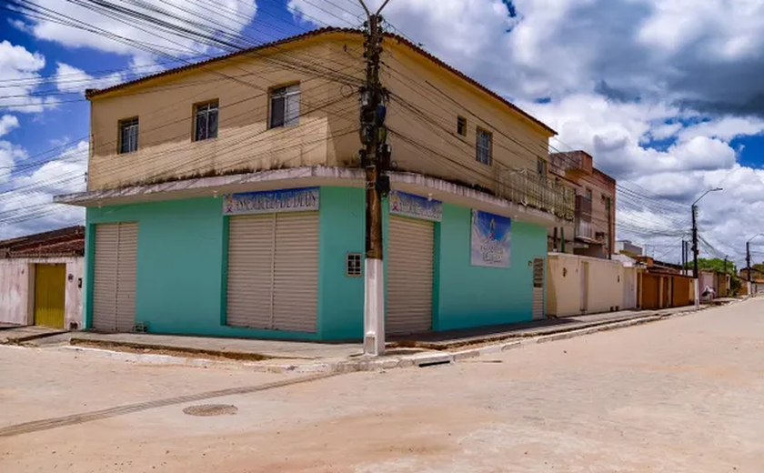 Prefeito Luciano Barbosa realiza, nesta sexta (24), a entrega da drenagem e pavimentação de 7 ruas do bairro Jardim Tropical