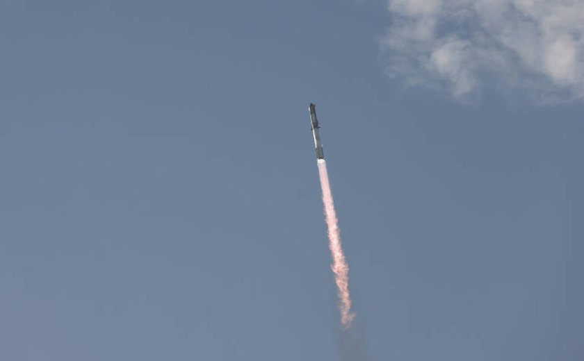 Starship: veja vídeo do momento do retorno do propulsor do foguete à Terra