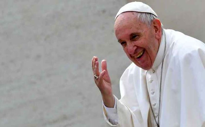 Papa discursa contra antissemitismo e pede respeito à memória