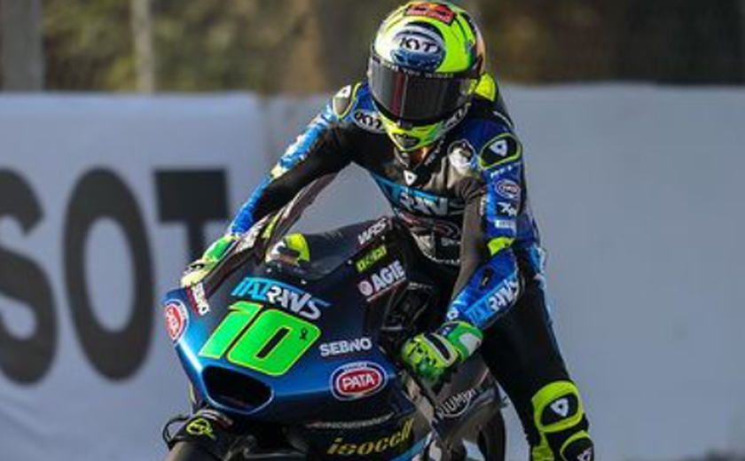 Brasileiro Diogo Moreira vai ao pódio na Moto2 por 43 milésimos e interrompe jejum de 51 anos