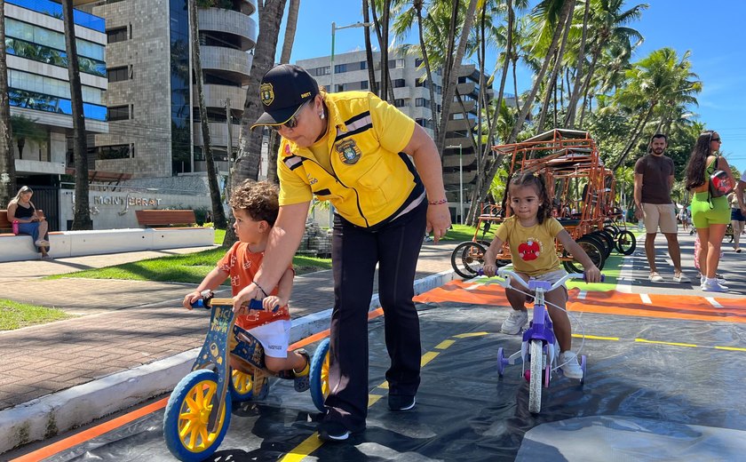 DMTT leva educação de trânsito para a orla de Maceió