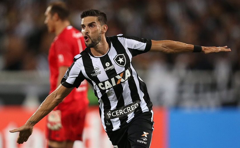 Ex-Botafogo e Vasco, Rodrigo Pimpão anuncia aposentadoria do futebol