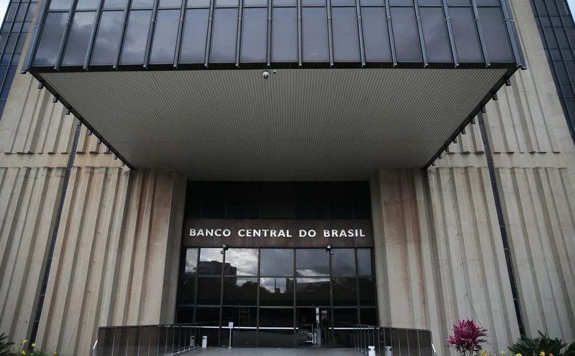 Copom eleva taxa básica de juros para 14,75%