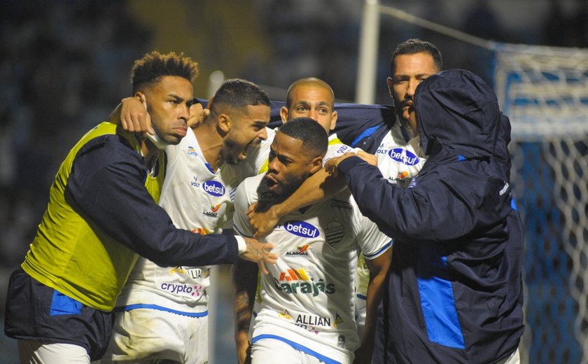 CSA vence, se mantém na briga pelo acesso e tira o título da Série B do Coritiba