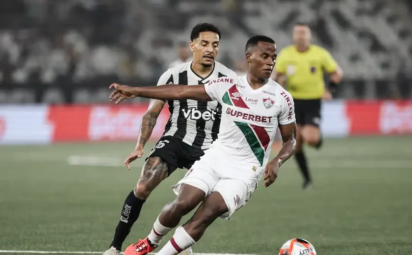 Botafogo e Fluminense disputam clássico no Nilton Santos