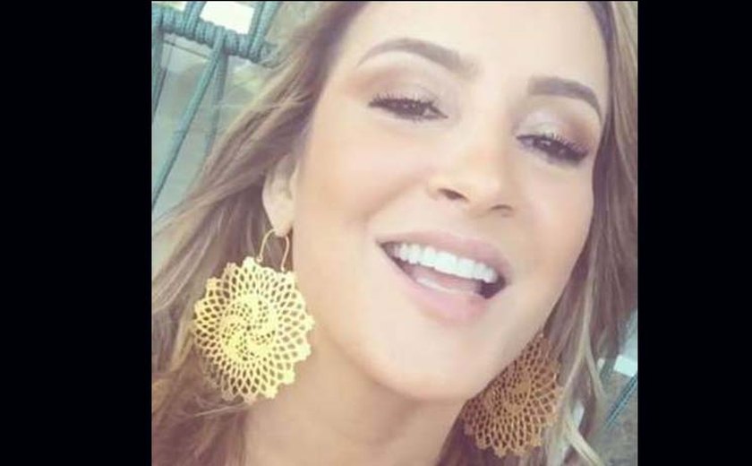 Claudia Leitte se recusa a tirar fotos e nega abraço a fã