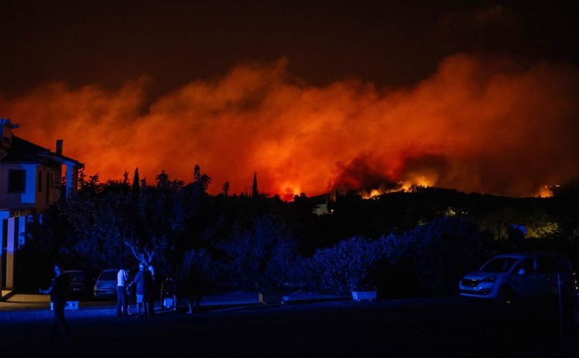 Grécia evacua a histórica cidade de Maratona devido a incêndios florestais
