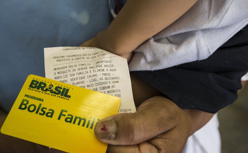 Famílias inscritas no Bolsa Família têm até 90 dias para sacar o benefício