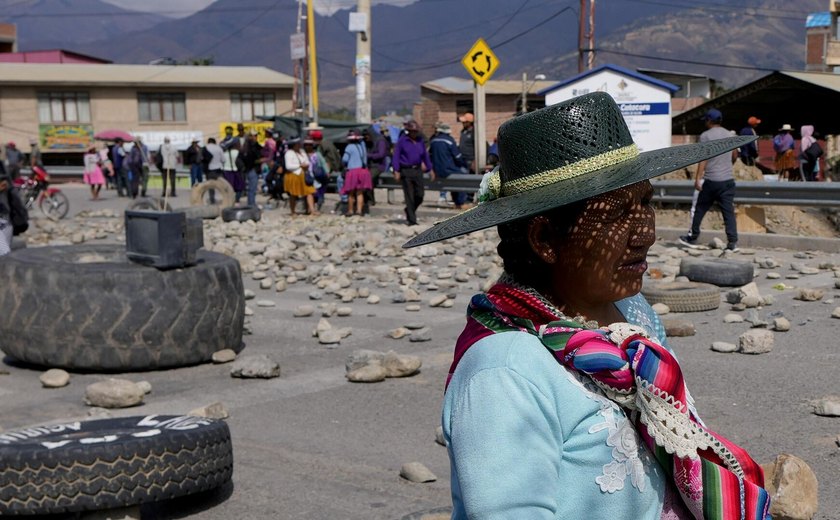Apoiadores de Evo Morales declaram 'pausa humanitária' em bloqueios na Bolívia