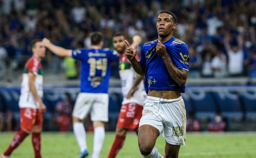 Cruzeiro vence Athletic por 2 a 0 e fica perto da final do Mineiro