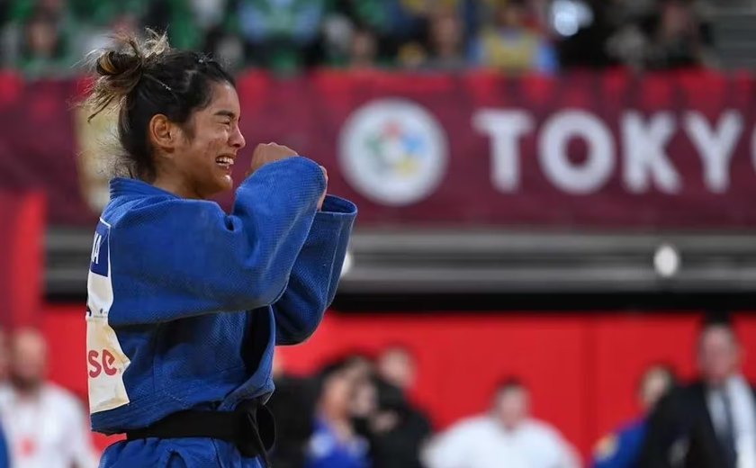 Jéssica Lima quebra sina no judô e fica com a prata no Grand Slam de Tóquio