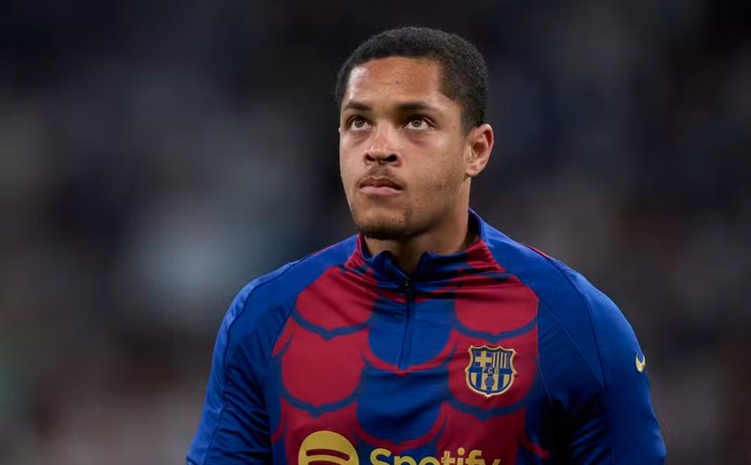 Barcelona encaminha o empréstimo do atacante Vitor Roque para o Real Bétis