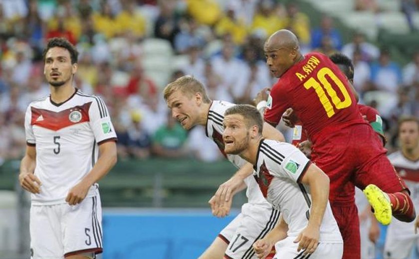 Alemanha sofre virada, mas busca empate contra Gana
