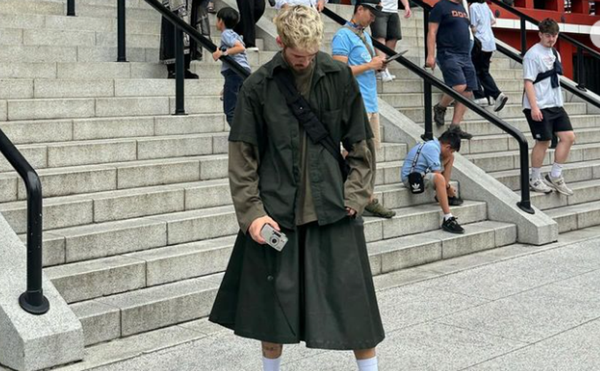 João Guilherme recebe elogios após aparecer de saia em viagem ao Japão: 'Sem masculinidade frágil'