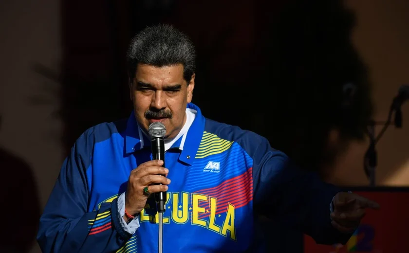 Venezuelanos fazem panelaço contra resultado das eleições