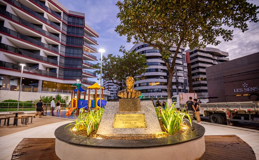 Praça Hélio Vasconcelos é novo ponto de encontro para maceioenses e turistas