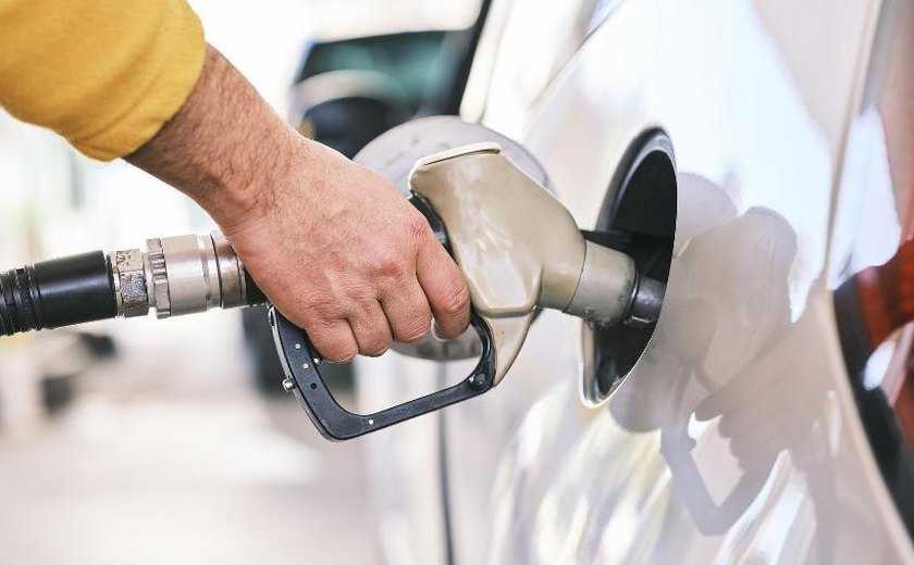 Redução de preço da gasolina poderia ser maior para atingir paridade, diz Abicom
