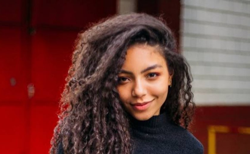Brasileira integrante do Now United lança clipe de cover de Billie Eilish