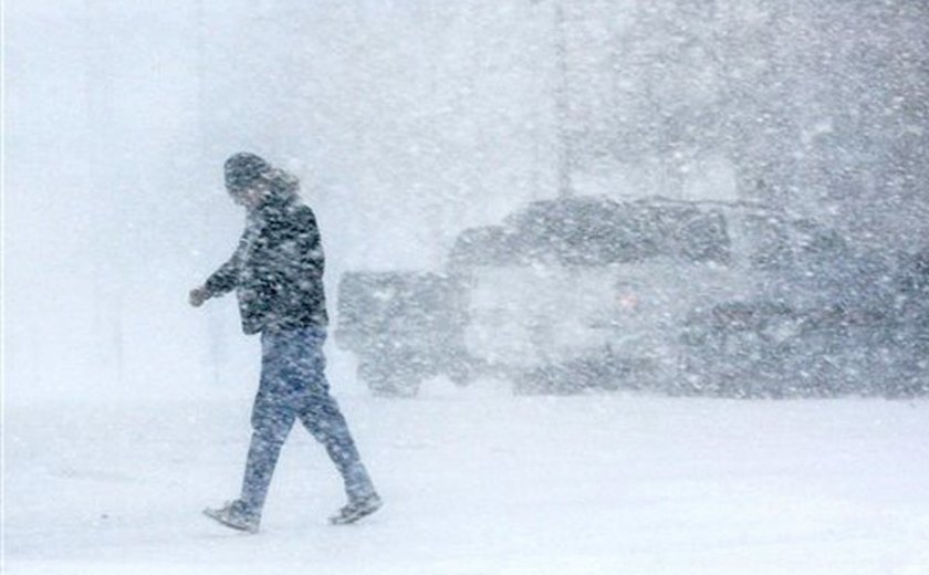Estados Unidos tem escolas fechadas e voos cancelados por tempestade de neve