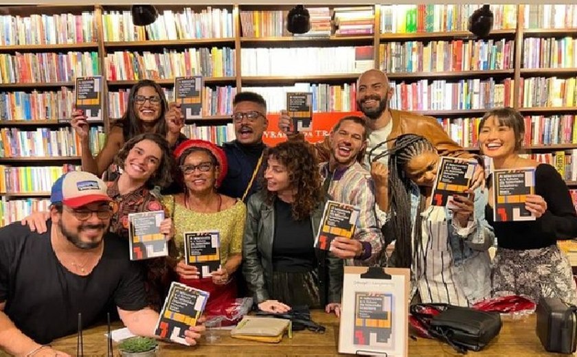 Elenco de 'Vai na Fé' 'invade' lançamento de livro de Rosane Svartman e emociona a autora