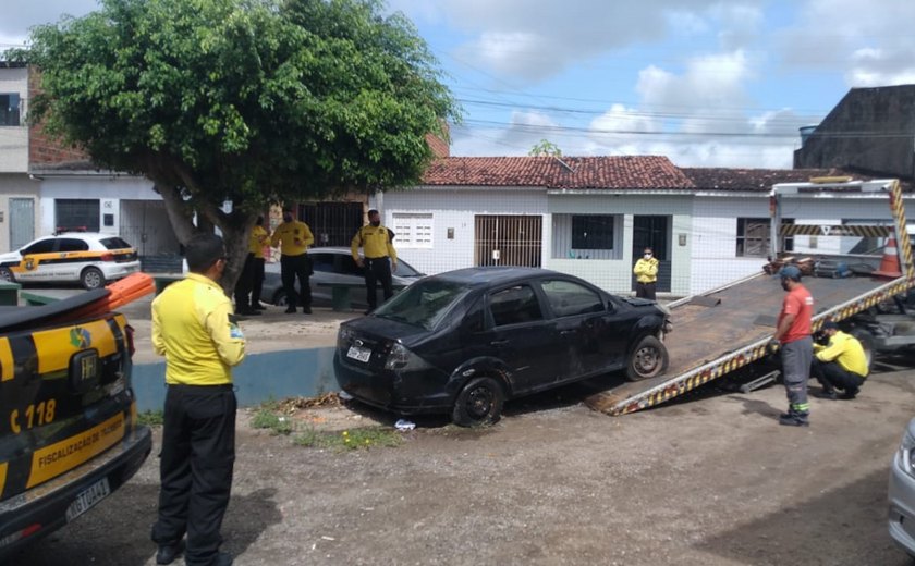 SMTT já removeu 75 veículos abandonados nas vias em 2021; população pode denunciar