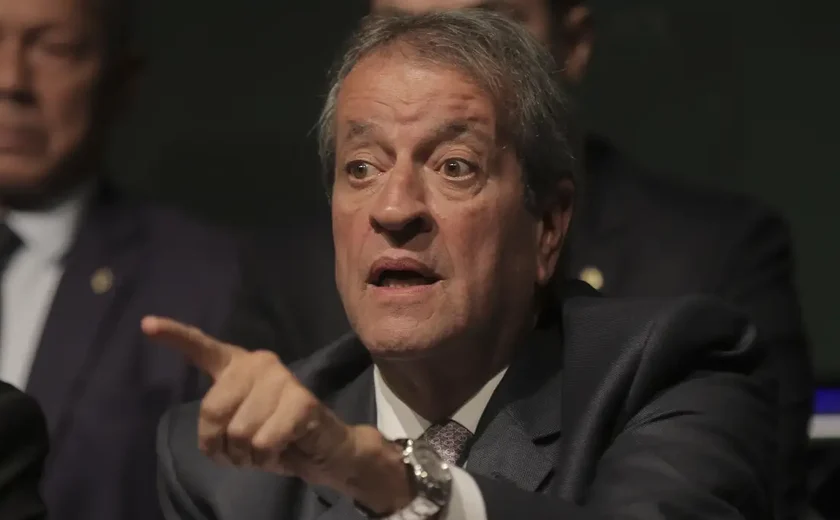 Valdemar pede autorização ao STF para visitar Bolsonaro