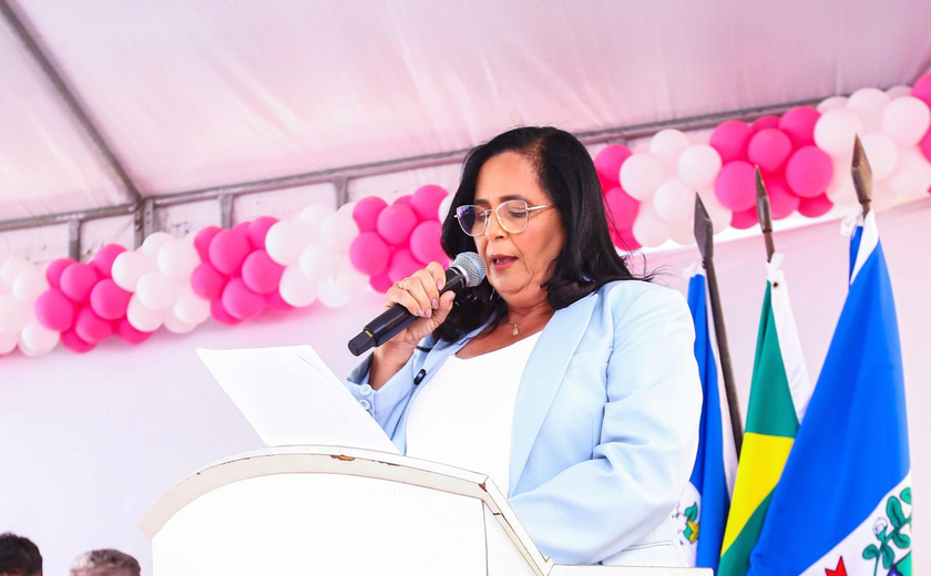 Edilza Alves toma posse em Lagoa da Canoa e anuncia equipe de governo