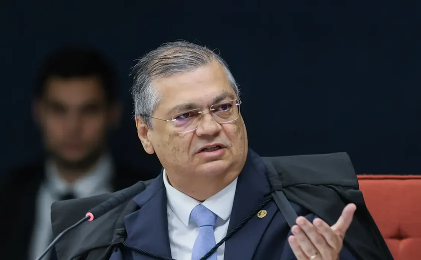Dino suspende multa de R$ 1 milhão por dia contra professores do DF