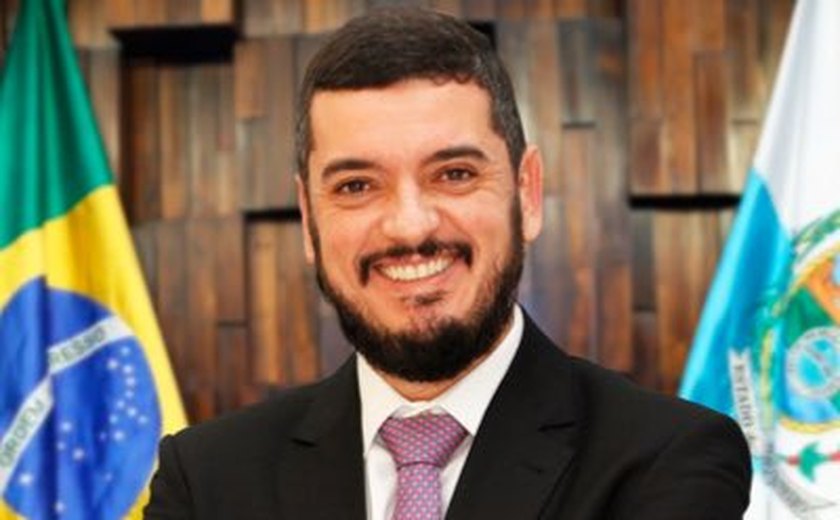 Filiação de Bacellar ao União Brasil tem candidatos em busca de apoio, vaias e cúpula do partido