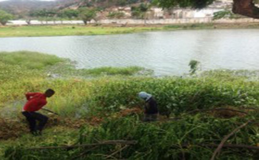 Prefeitura de Palmeira inicia trabalhos de limpeza do Lago do Goiti
