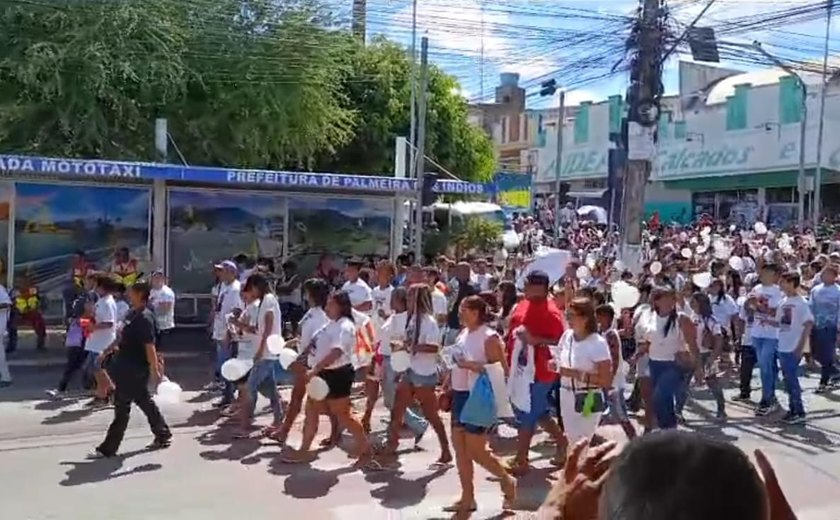 Passeata em Palmeira dos Índios pede justiça por Gabriel Lincoln
