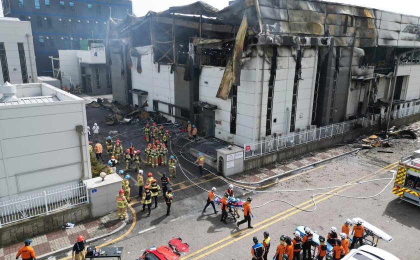 Incêndio atinge fábrica de baterias de lítio na Coreia do Sul; resgate busca por 19 desaparecidos