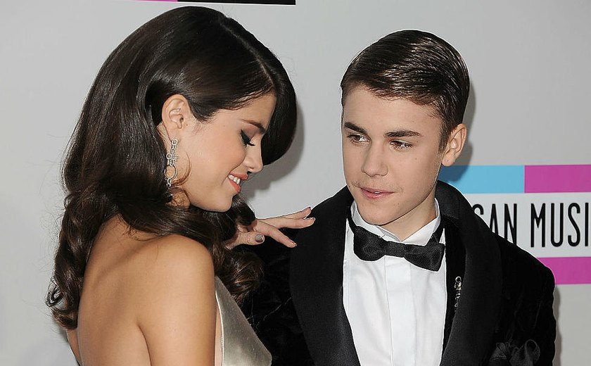 Selena Gomez viajou com Justin Bieber à Jamaica para casamento do pai do cantor