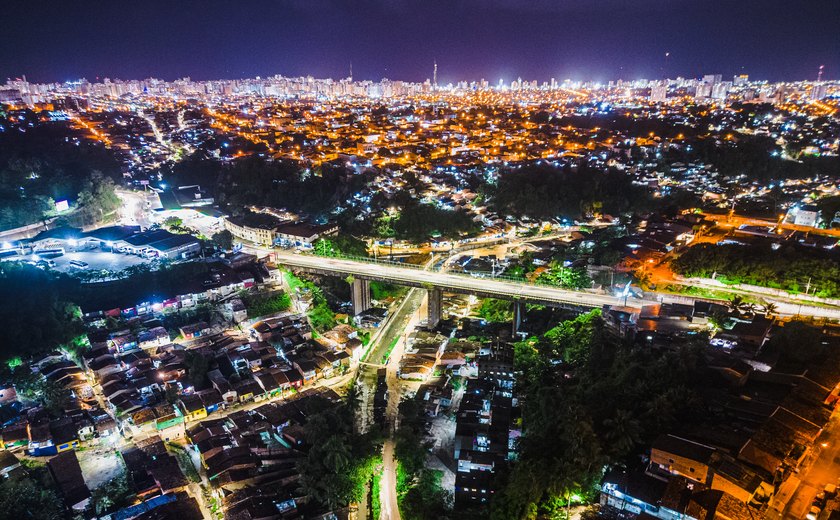 Moradores do Reginaldo têm vida transformada com chegada de iluminação pública