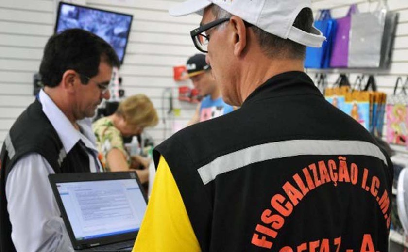 Fiscais da Secretaria da Fazenda realizam vistorias em lojas do centro de Maceió