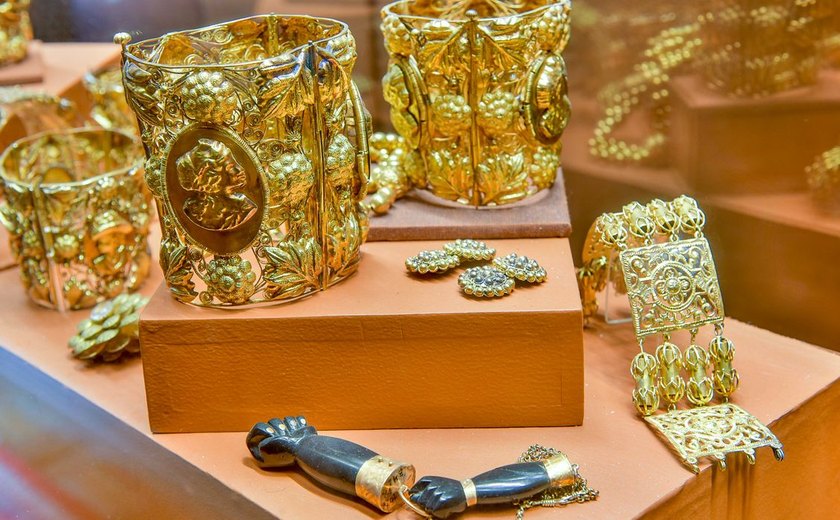 Rara coleção de joias brasileiras é tema de mostra em Salvador