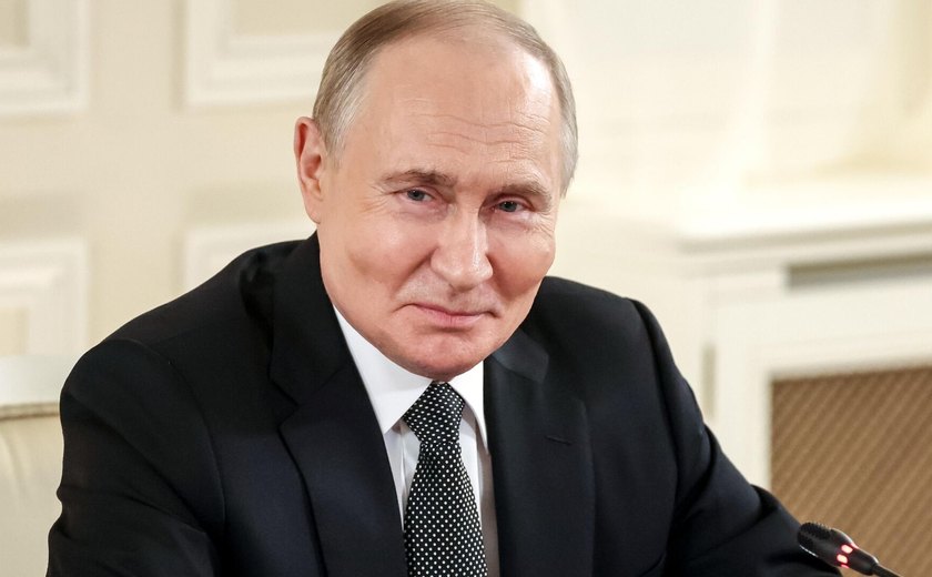 Putin fala sobre Ucrânia, UE e diz acreditar em solução que garanta interesses de Irã e Israel