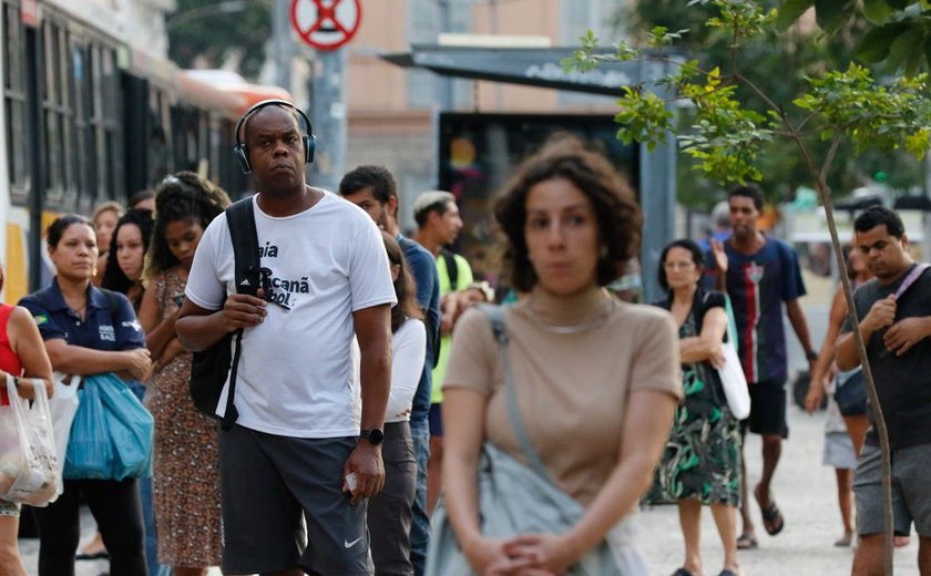 IBGE: homens ganham 17% a mais que mulheres