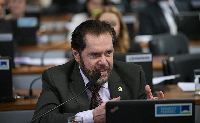 CCJ aprova obrigação do MP de processar estelionato contra pessoa com deficiência física