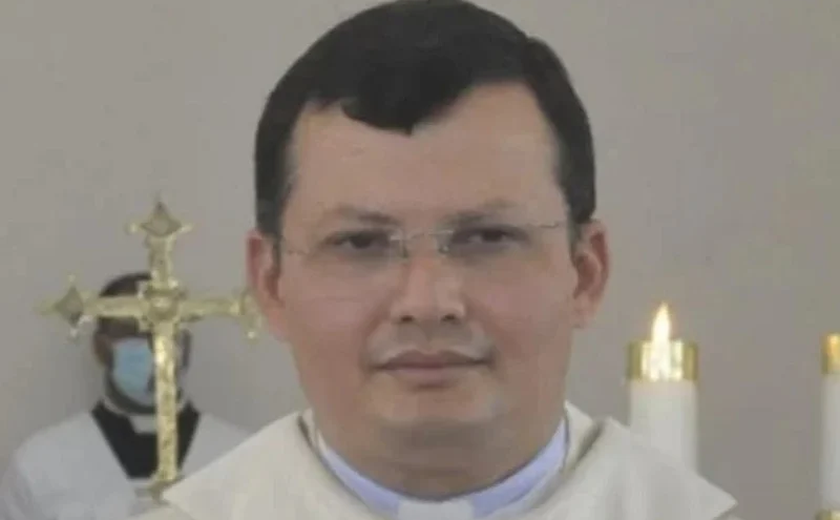 Quem é o padre que estava desaparecido e foi encontrado preso no telhado