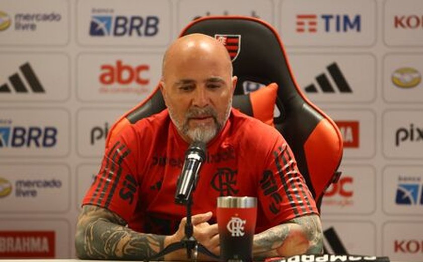 Sampaoli afirma que não vai expor Pedro e se diz triste pela situação: 'Doeu muito'