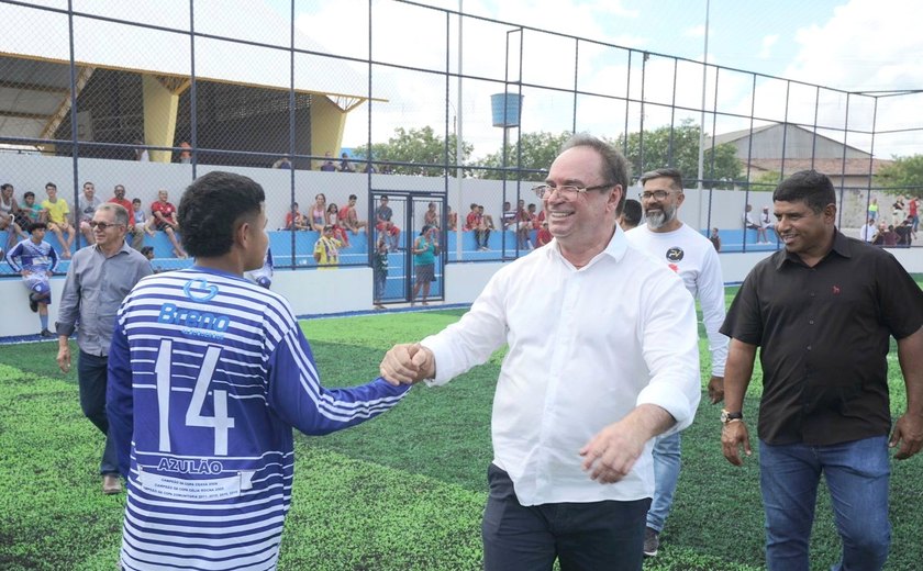Prefeito Luciano entrega ginásio, campo de futebol e anuncia mais uma escola no Brisa do Lago