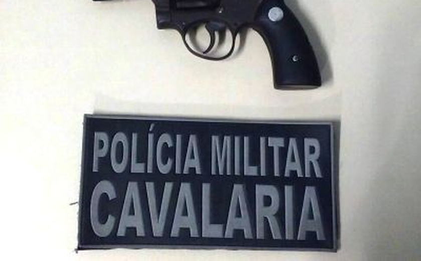 Cavalaria do 3º BPM apreende menor com arma de fogo em Arapiraca