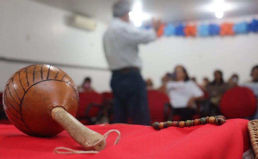 Palestra com gestores de escolas discute importância das questões indígenas no currículo escolar