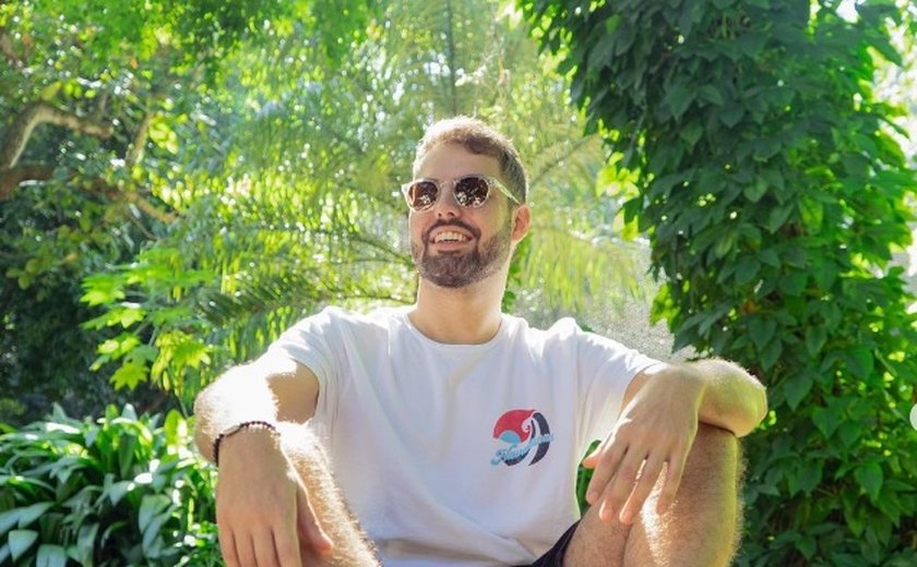 Matheus Costa fala de repercussão do apartamento com luzes neon e revela pedido ao arquiteto: 'Espero inspirar'