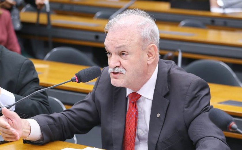 Comissão aprova projeto que proíbe planos de saúde de se comunicarem com idosos por meio eletrônico
