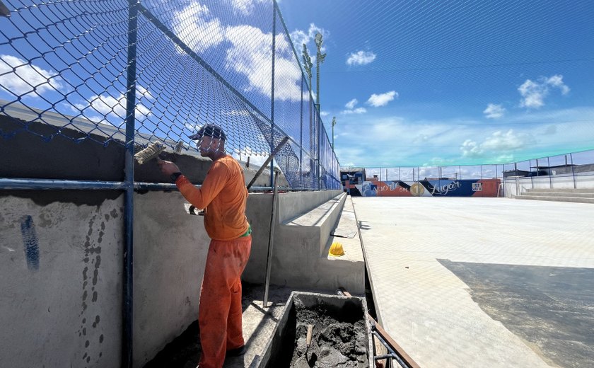 Moradores da Chã de Bebedouro são beneficiados com quadra poliesportiva