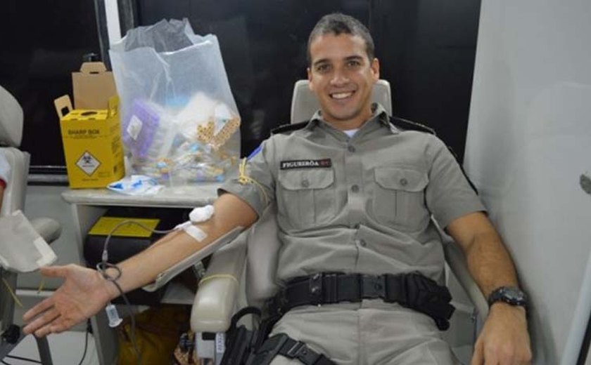 Cadetes da Polícia Militar participam de doação voluntária de sangue